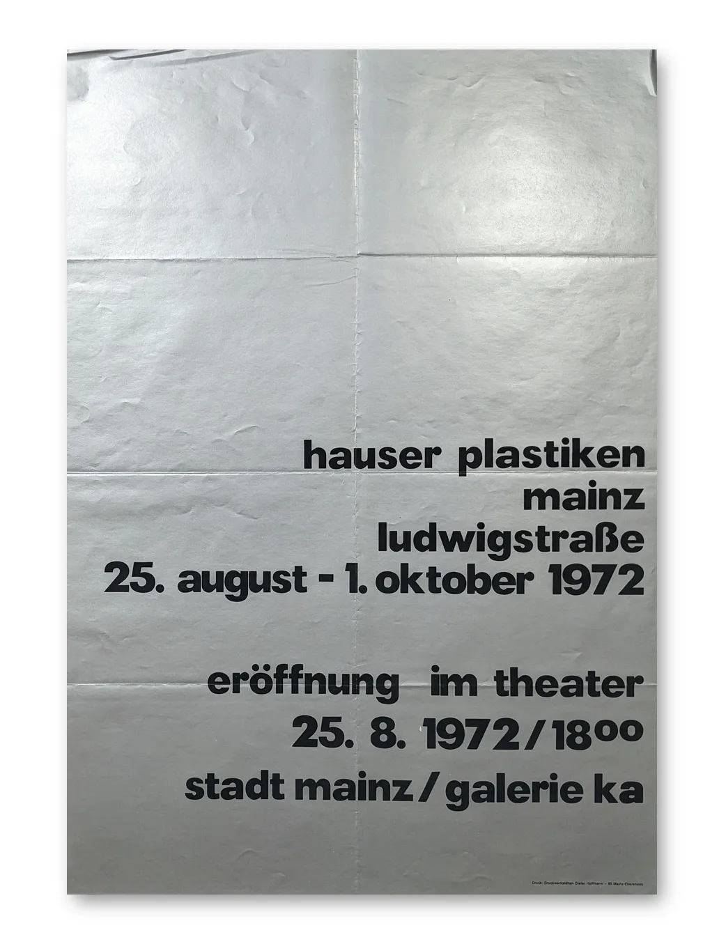 Ausstellungsplakat „Hauser Plastiken Mainz 1972", Siebdruck, schwarze Groteskschrift auf silbergrauem Grund, Hochformat
