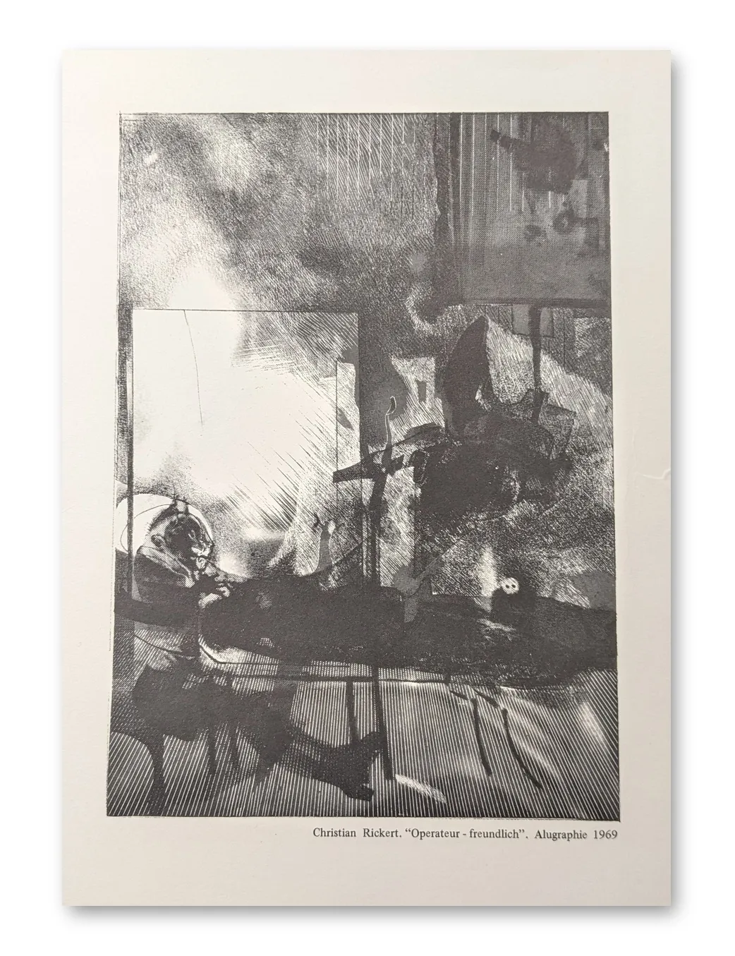 Alugraphie von Christian Rickert, 1969: düstere Innenraumszene mit Figuren, starkem Hell-Dunkel-Kontrast, schwarzweiß